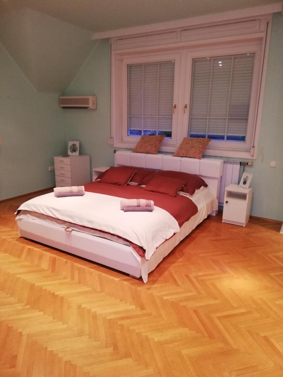 Bed and Breakfast Pero Panzio à Debrecen Extérieur photo